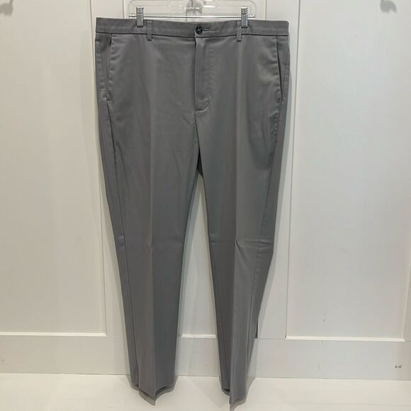 Men's Roundtree & Yorke Total Flex  Grey Slacks - Picture 1 of 8